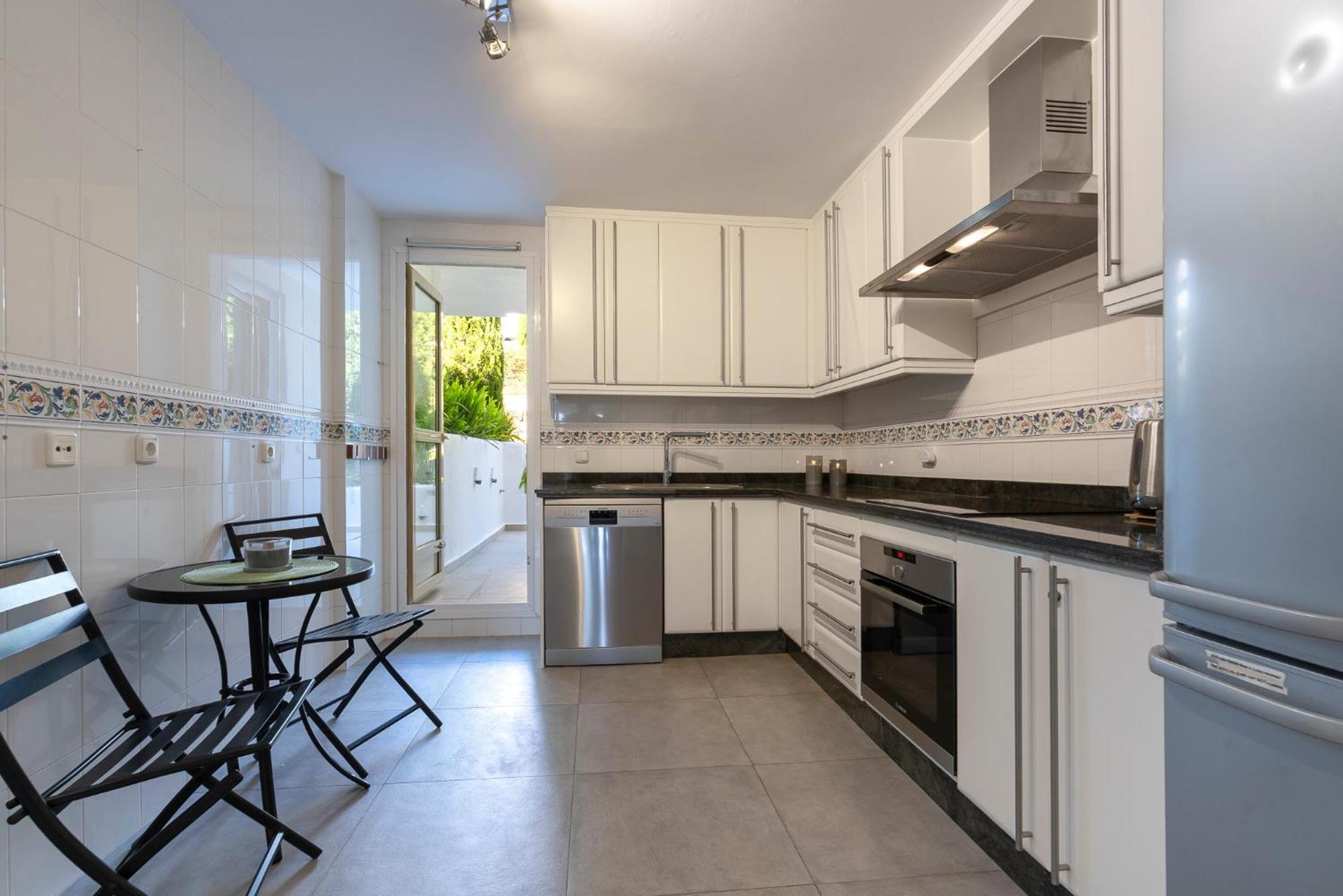 Apartment Stylish 2 Bedroom, 2 Bathroom In Aloha, Nueva Andalucia *