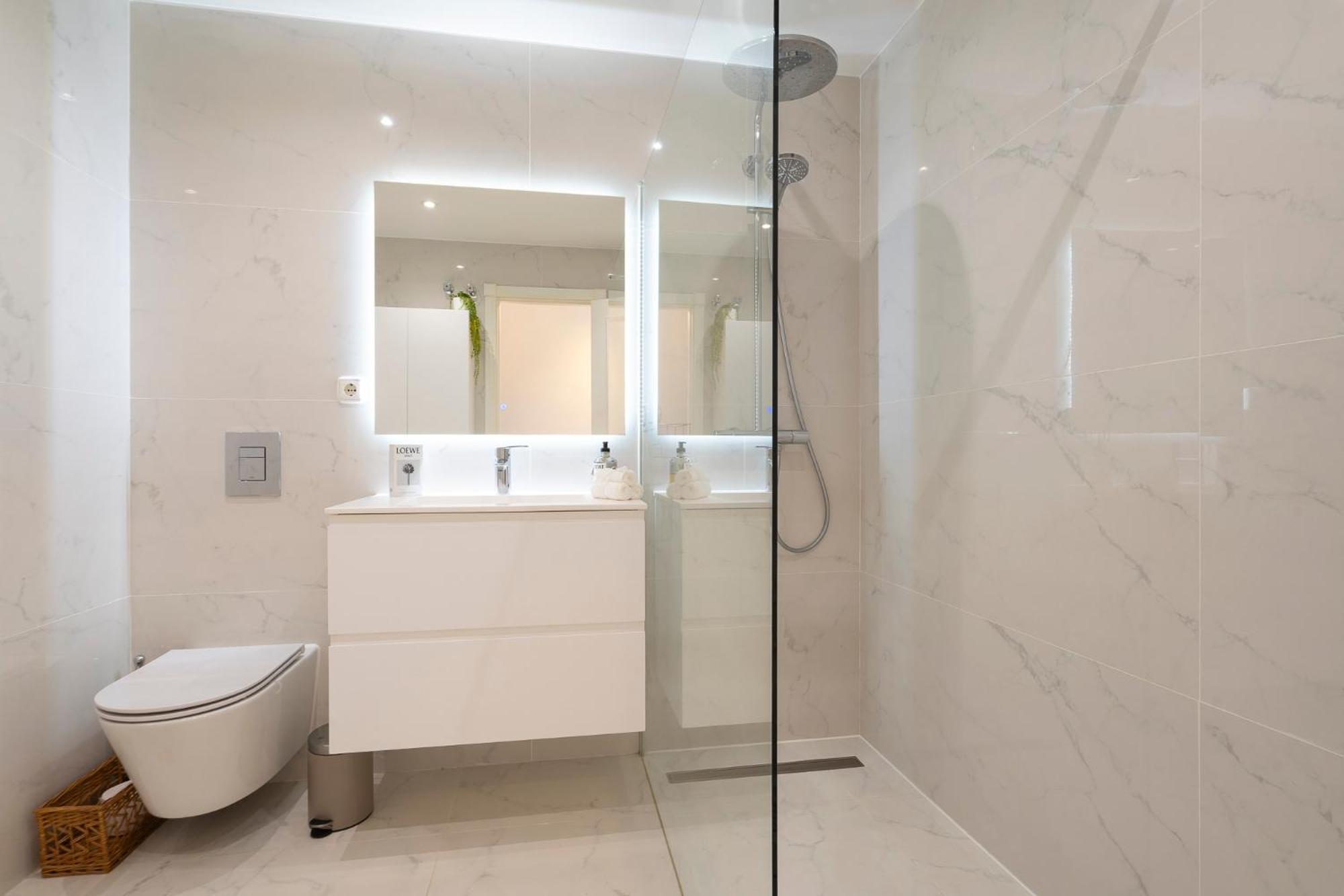 Stylish 2 Bedroom, 2 Bathroom In Aloha, Nueva Andalucia