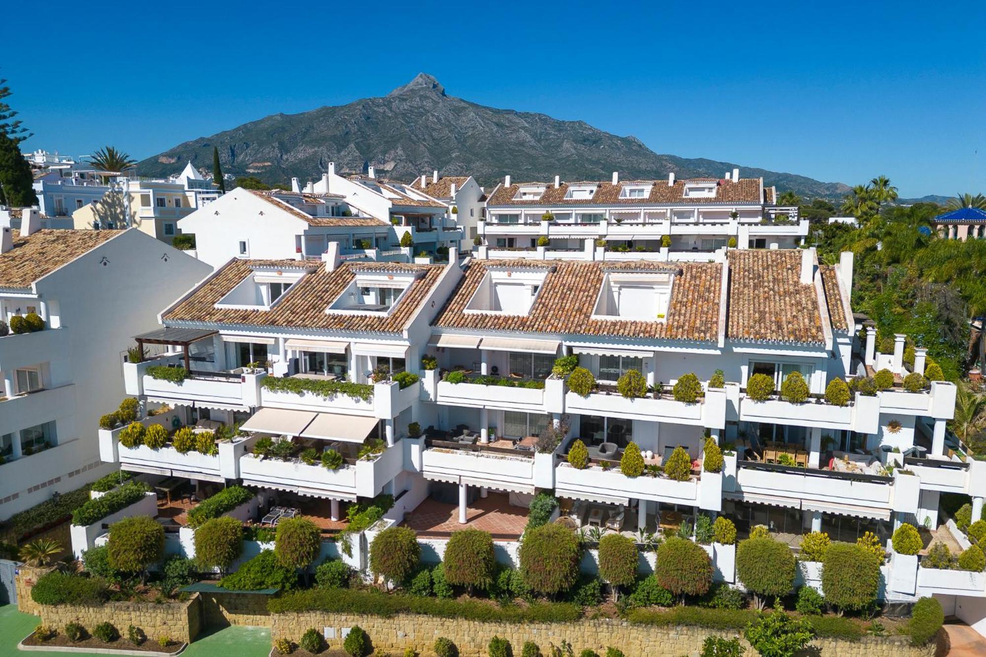 Apartment Stylish 2 Bedroom, 2 Bathroom In Aloha, Nueva Andalucia
