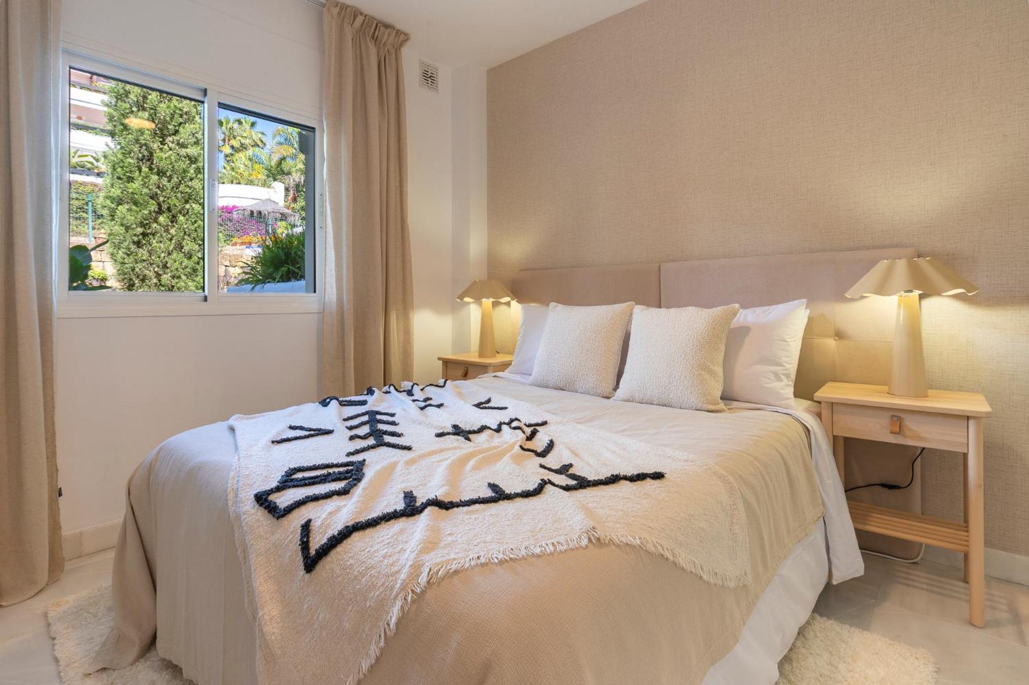 Stylish 2 Bedroom, 2 Bathroom In Aloha, Nueva Andalucia Apartment *