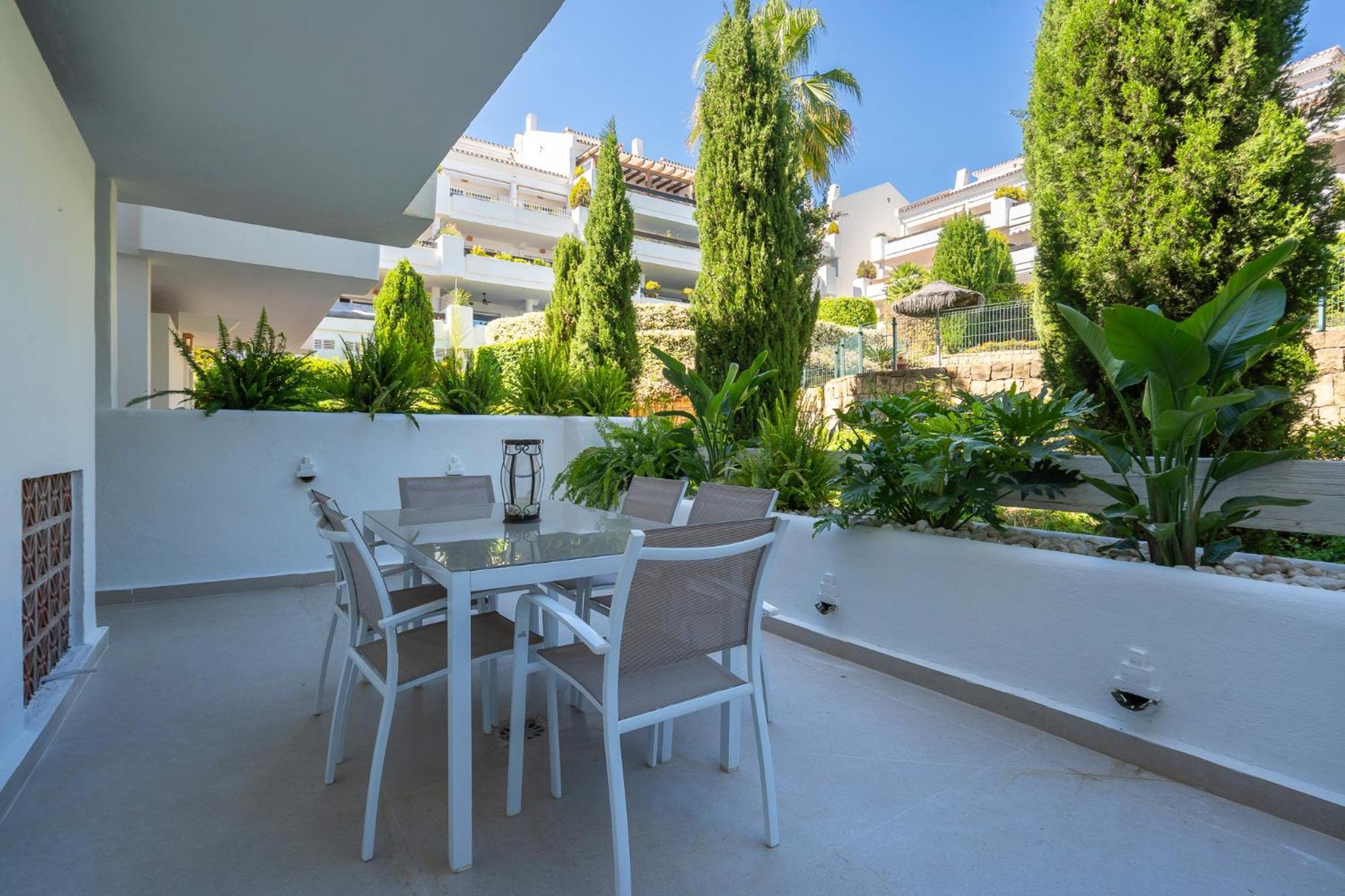 Apartment Stylish 2 Bedroom, 2 Bathroom In Aloha, Nueva Andalucia *