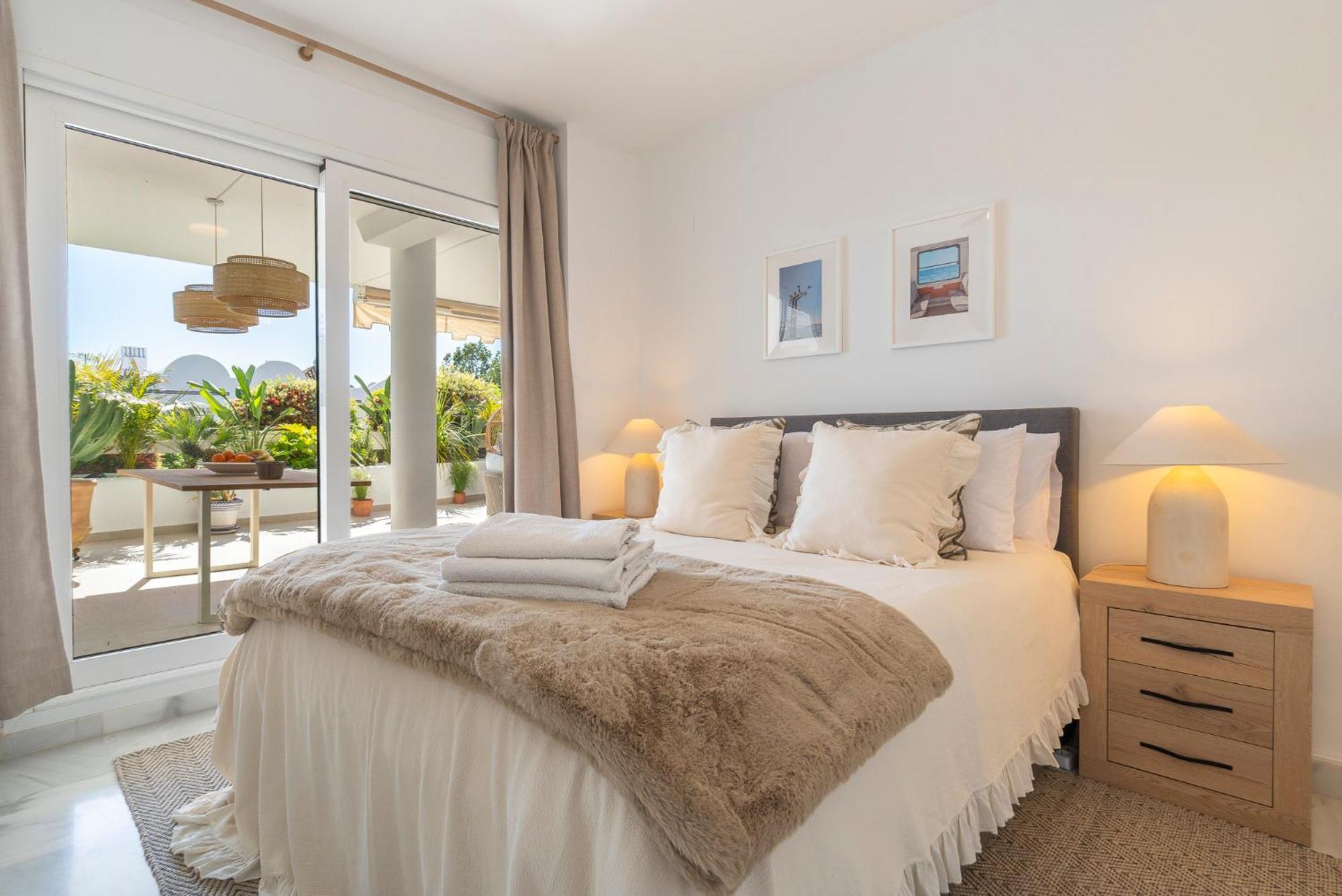 Stylish 2 Bedroom, 2 Bathroom In Aloha, Nueva Andalucia Apartment Marbella