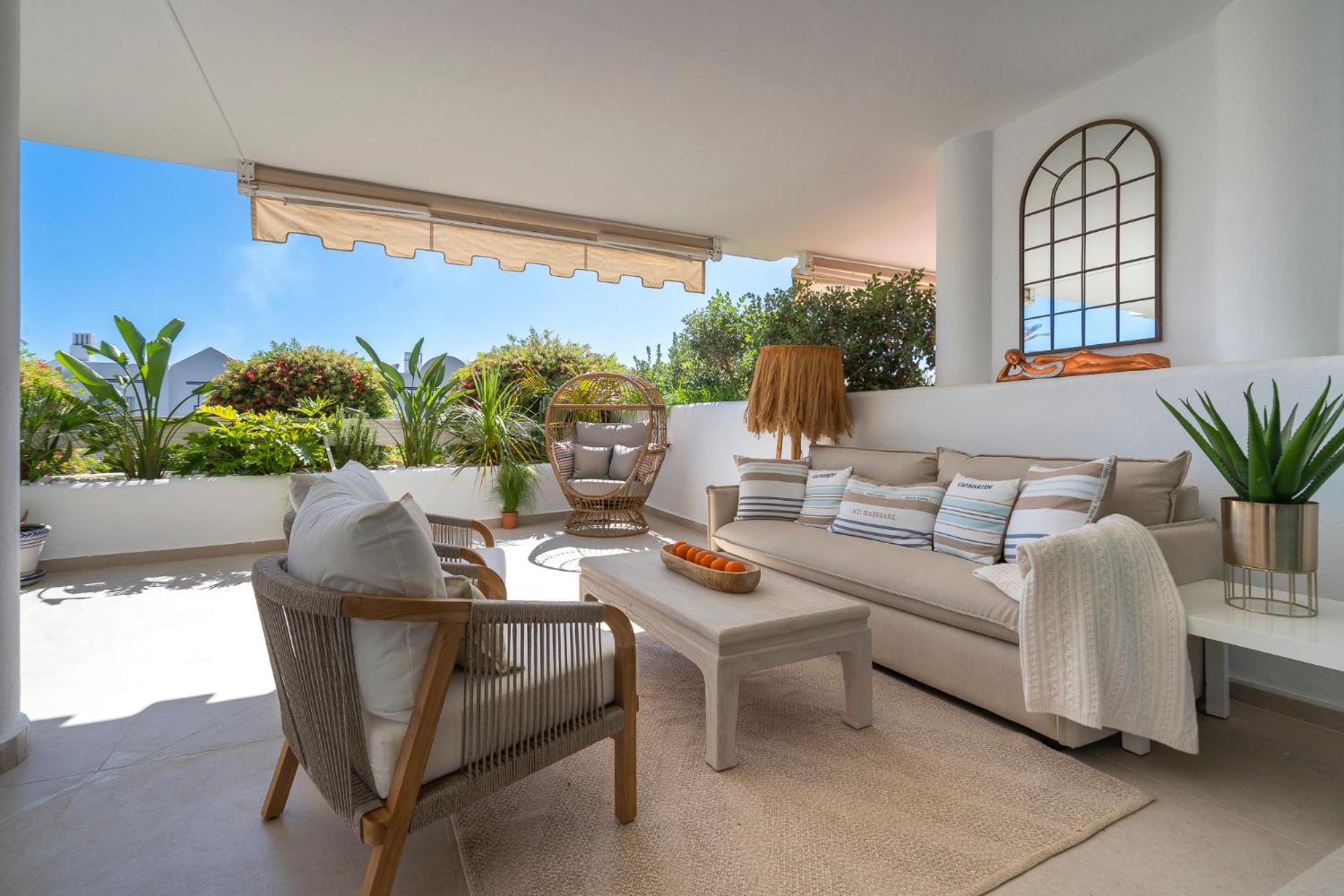 Stylish 2 Bedroom, 2 Bathroom In Aloha, Nueva Andalucia Marbella